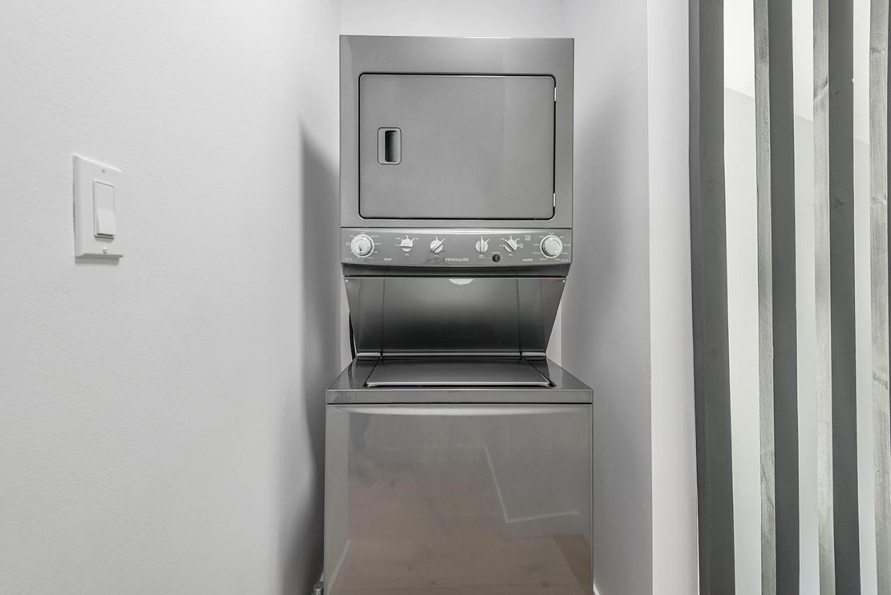 Free Parking Prime Location New Modern Condo Brossard Exterior photo
