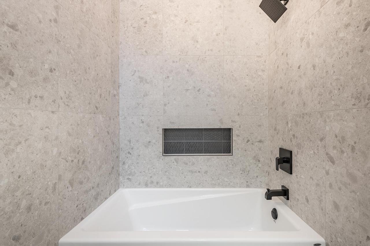 Free Parking Prime Location New Modern Condo Brossard Exterior photo