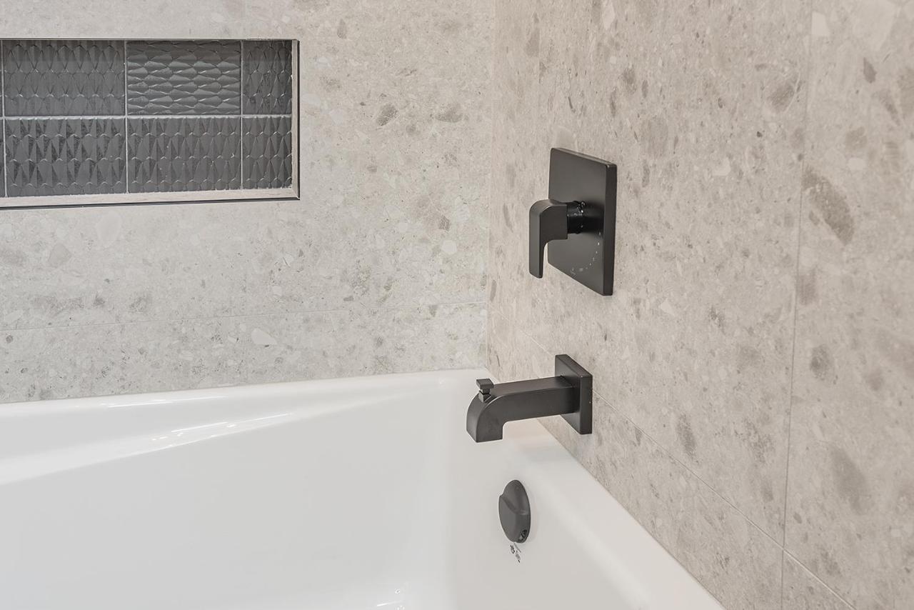 Free Parking Prime Location New Modern Condo Brossard Exterior photo